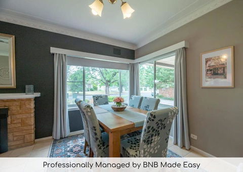 Roycox Cottage - Charming Escape, Fireplace - Foster Accommodation 0