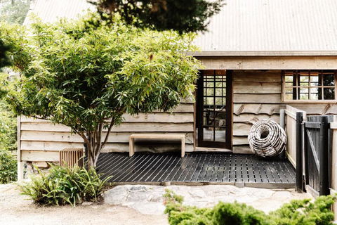 SABI Award Winning Designer Cabin - Foster Accommodation 3