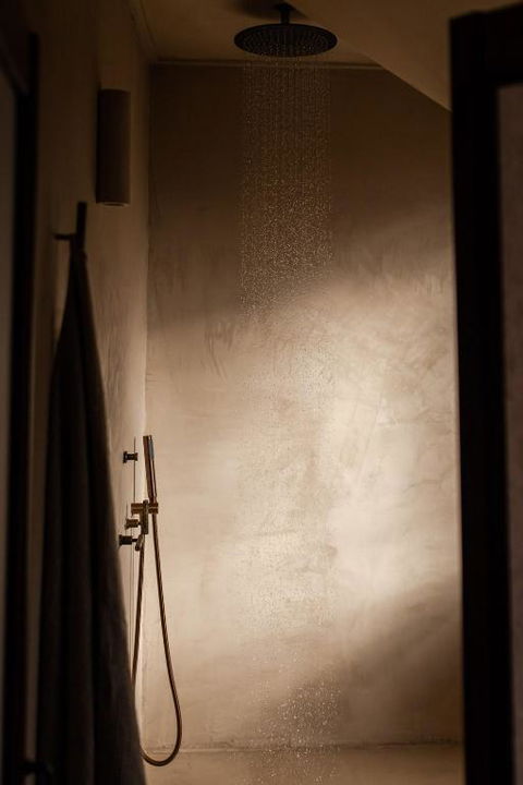 SABI Award Winning Designer Cabin - Foster Accommodation 1
