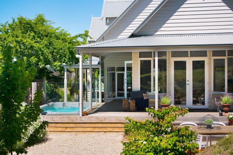Sades - Foster Accommodation 0