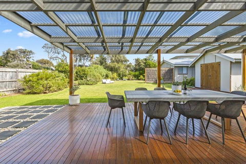 Salt Air Beach Retreat - 280m Walk To Foreshore, Check Out 5pm Sunday! - Foster Accommodation 2