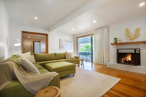 Salt Air Beach Retreat - 280m Walk To Foreshore, Check Out 5pm Sunday! - Foster Accommodation 0