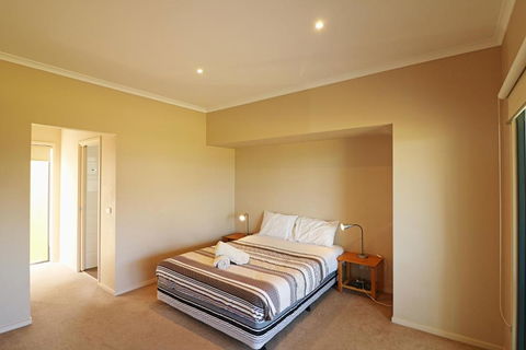 Saltwater Apartments - Foster Accommodation 2
