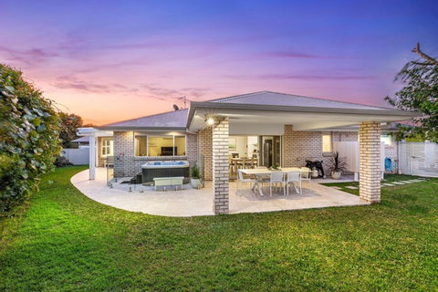 Salty Pause At Bondi House - With Spa And Pet Friendly! - Foster Accommodation 3