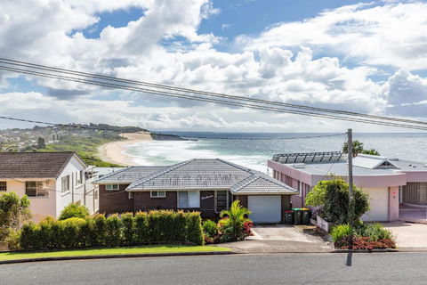 Salty Sea Beach House - Foster Accommodation 2