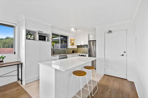 Salty Sea Breeze Apartment 500m To Waters Edge - Foster Accommodation 1