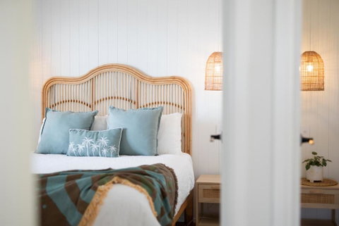 Sanbis Cabin - Hidden Boutique Retreat, Sea Views - Foster Accommodation 0