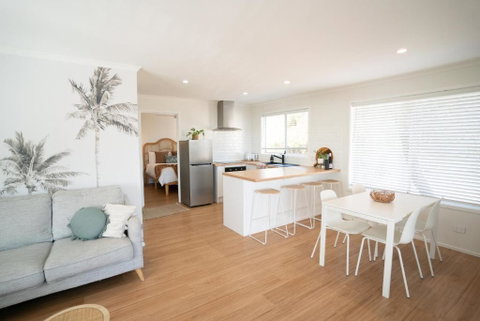 Sanbis Cabin - Hidden Boutique Retreat, Sea Views - Foster Accommodation 2