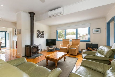 Sand Surf And Sunshine - Foster Accommodation 2