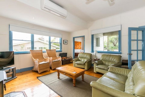 Sand Surf And Sunshine - Foster Accommodation 3