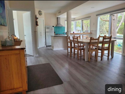 Sanders Beach House - Foster Accommodation 3