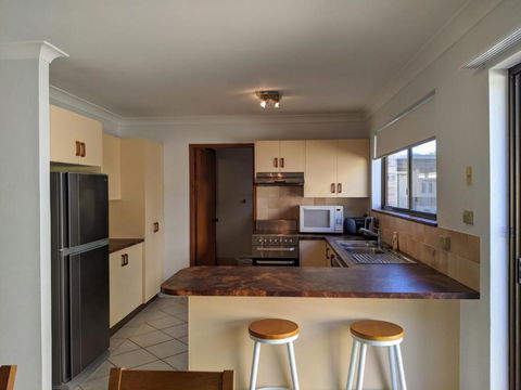 Sandy Shore Villa - Foster Accommodation 1