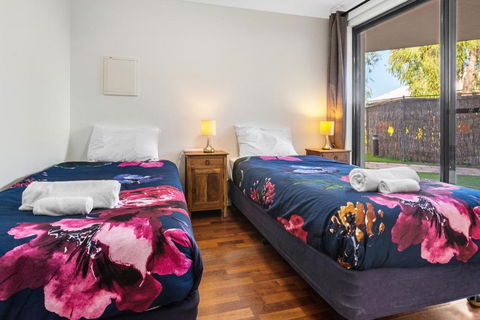 Sandbar Cape View Resort - Foster Accommodation 3