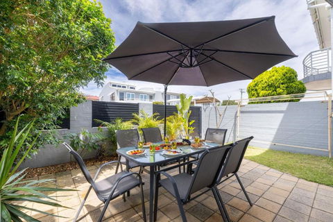 Sandcastles 4 -8 Ala Moana Way - Foster Accommodation 3