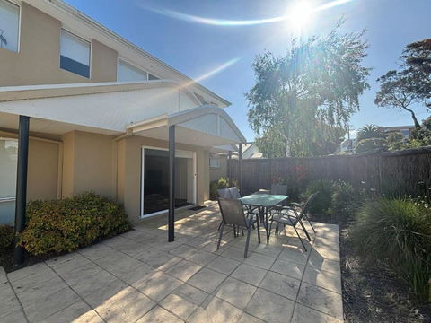 Sandpiper 10 - Close To Town And Beach - Foster Accommodation 1