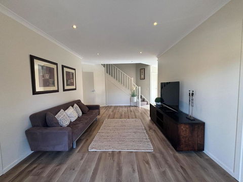 Sandpiper 10 - Close To Town And Beach - Foster Accommodation 2