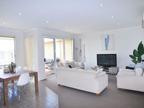 Sandpiper 3 - Close To Town And Beach - Foster Accommodation 1