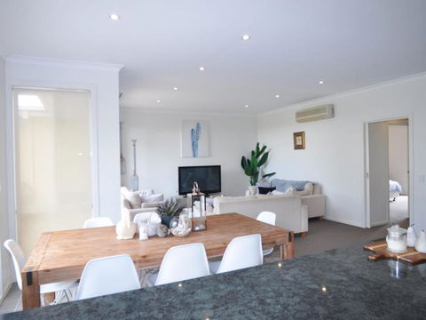 Sandpiper 3 - Close To Town And Beach - Foster Accommodation 0