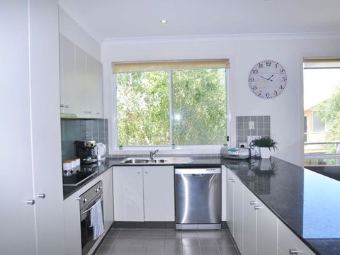 Sandpiper 3 - Close To Town And Beach - Foster Accommodation 3