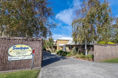 Sandpiper 5 - Close To Town And Beach - Foster Accommodation 1