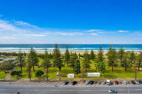 Sandpiper Broadbeach - Foster Accommodation 0