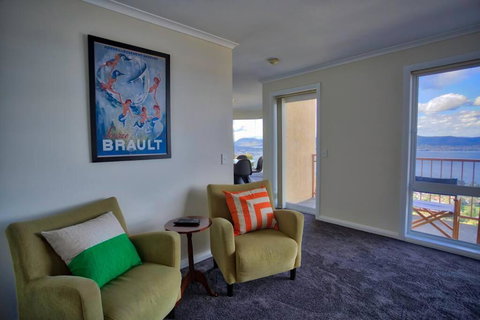 Sandy Bay Townhouse - Foster Accommodation 1