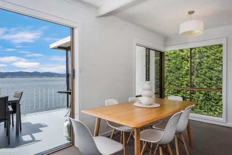 Sandy Bay Waterfront - Foster Accommodation 1