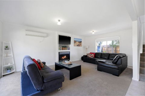 Sandy Beach House Cowes - Foster Accommodation 2