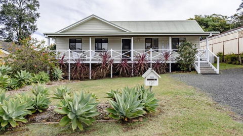 Sandy Cottage - Foster Accommodation 0