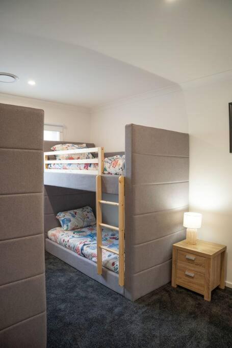 Sandy Feet Retreat - Foster Accommodation 1