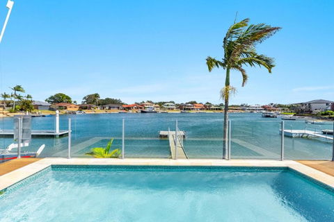 Sandy Shores - Absolute Waterfront & Swimming Pool - Foster Accommodation 0