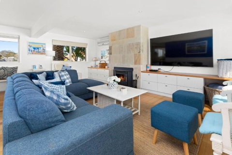 SANTORINI BEACH HOUSE SAFETY BEACH - Foster Accommodation 1