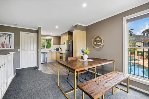 Sapphire Beach Poolside Retreat - Foster Accommodation 1