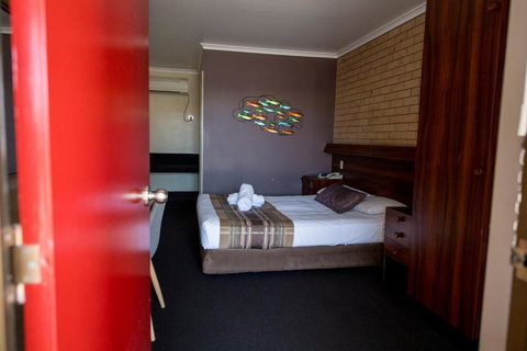 Sarina Motor Inn - Foster Accommodation 3