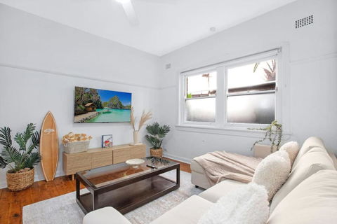 Sea Breeze Retreat, Central Location, Ground Floor Convenience, Perfect For Families And Business Travelers - Foster Accommodation 0