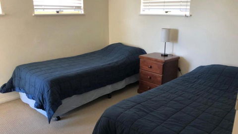 Sea Eagles Unit 9 - Foster Accommodation 3