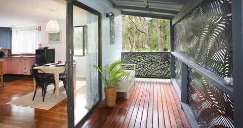 Sea Foam Cottage - Foster Accommodation 0