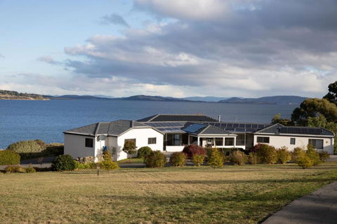Sea View Guest House - Foster Accommodation 0