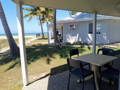 Sea View Villa. 2 Bedroom. Sleeps 4. Free WIFI - Foster Accommodation 2
