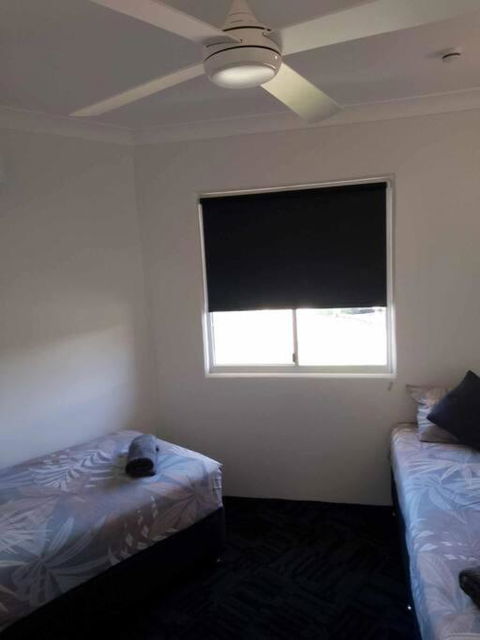 Sea View Villa. 2 Bedroom. Sleeps 4. Free WIFI - Foster Accommodation 1