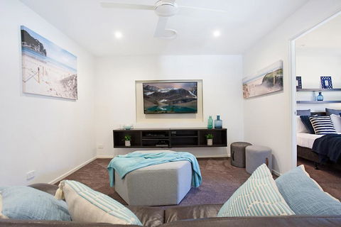 Seaclusion Broadbeach - Foster Accommodation 2