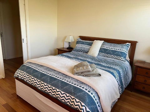 Seagrape Cottage - Foster Accommodation 3
