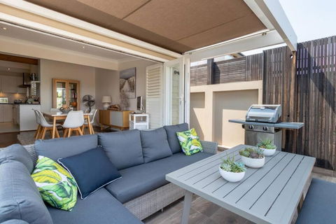Sealoc - Luxury Beach House - By The Sea - Foster Accommodation 3