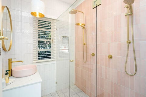 Scarborough Waterfront 2-bedroom Cottage - Foster Accommodation 0