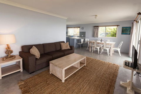 Seascape Beach House - Foster Accommodation 2