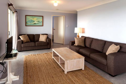 Seascape Beach House - Foster Accommodation 3
