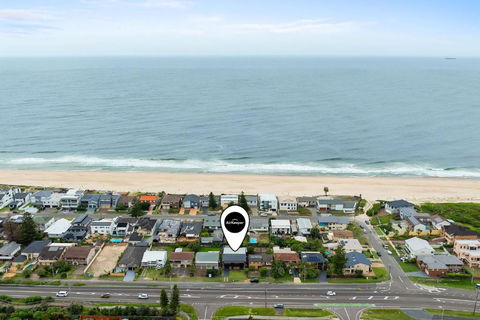 Seaside Living, Family Style! - Foster Accommodation 0