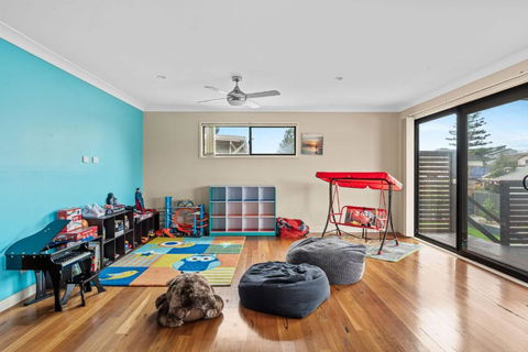 Seaside Living, Family Style! - Foster Accommodation 2