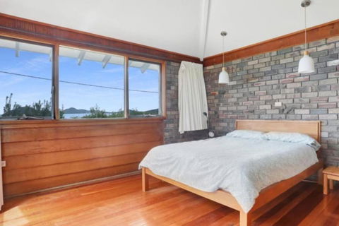 Seaside Serenity Getaway - Foster Accommodation 2