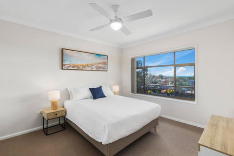 Seaview Escape - Beach Family Getaway With Games - Foster Accommodation 3
